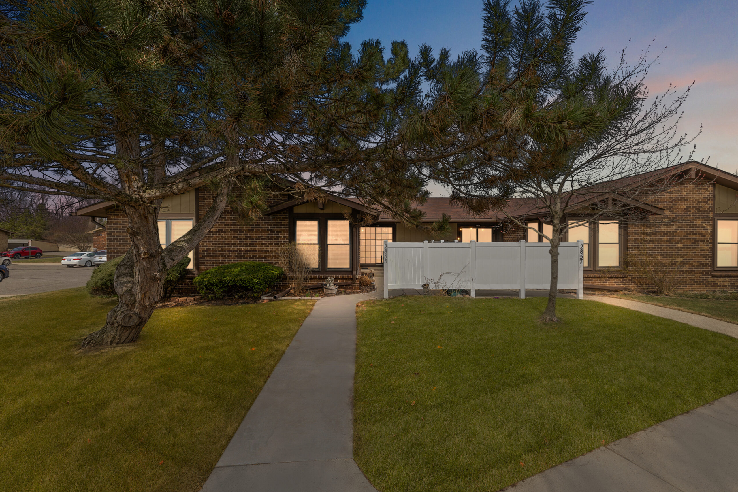 NEW ON MARKET!  2855 Roundtree Dr. #104 L, Troy, MI