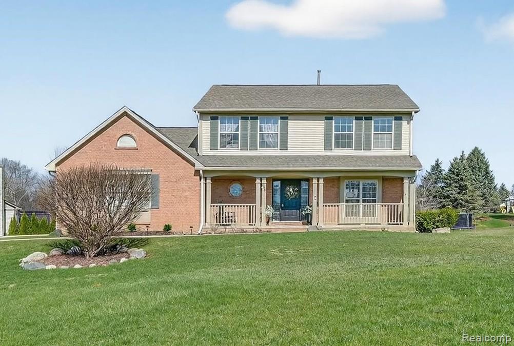 255 Round Tree Drive, Orion Charter Township, MI, 48360