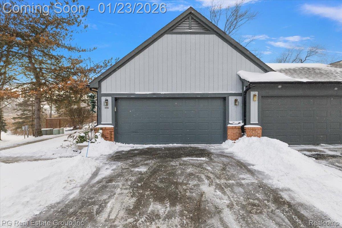 2866 Lochmoor Boulevard, Orion Charter Township, MI, 48360