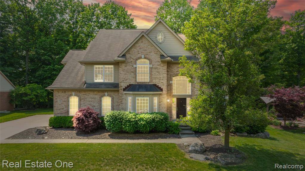 Homes for sale - 3788 High Grove Way, Lake Orion Vlg, MI 48360 