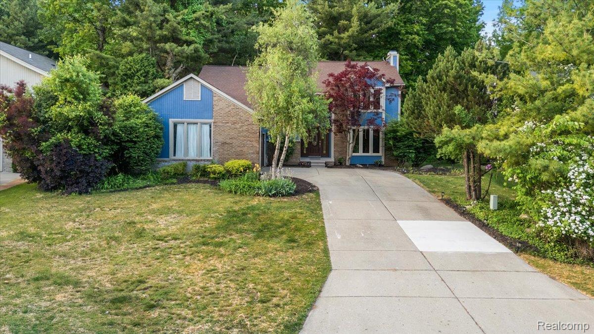 2696 Cedar Key Drive, Lake Orion Village, MI, 48360
