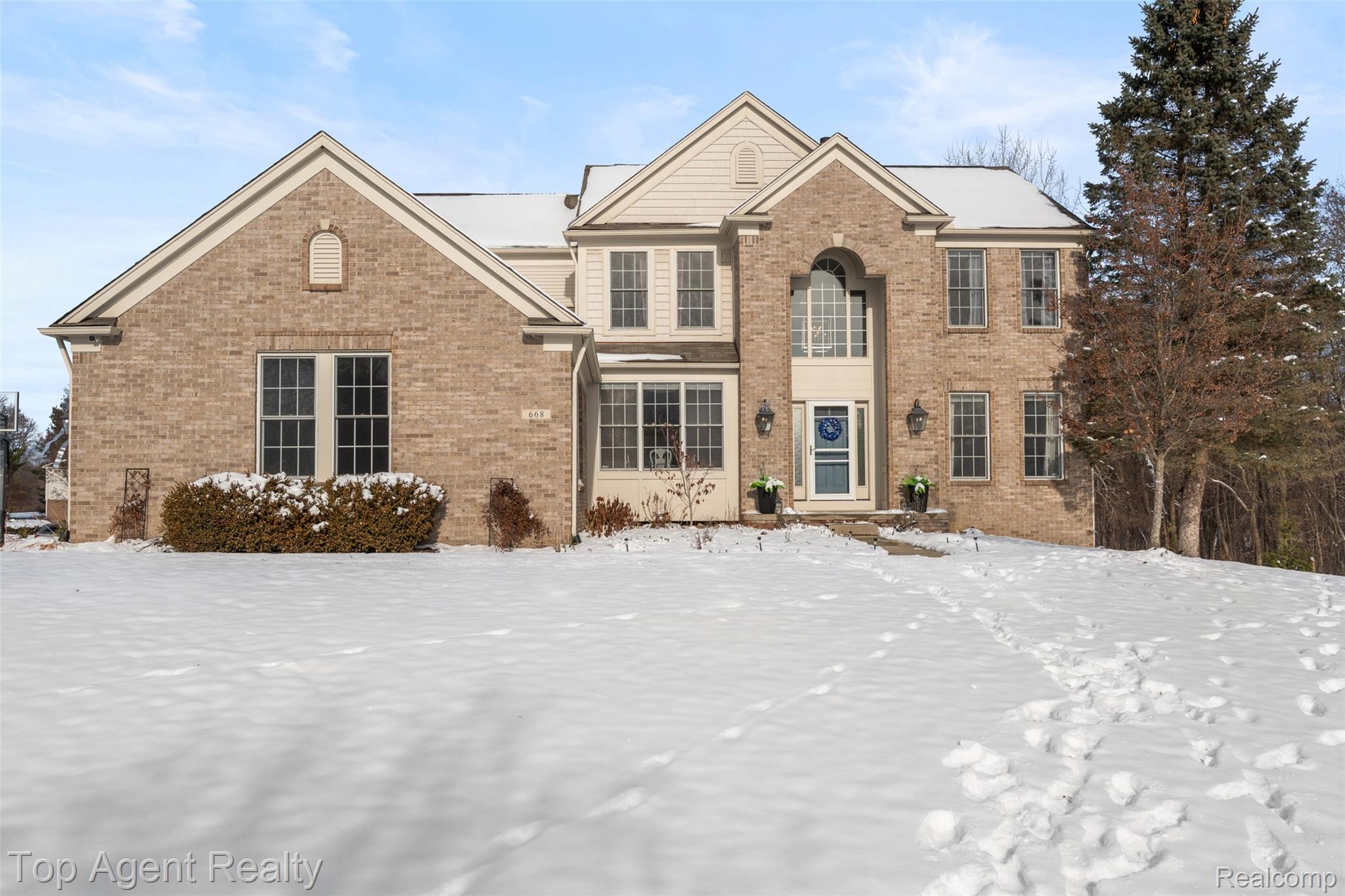 668 Berridge Circle, Lake Orion Village, MI, 48360