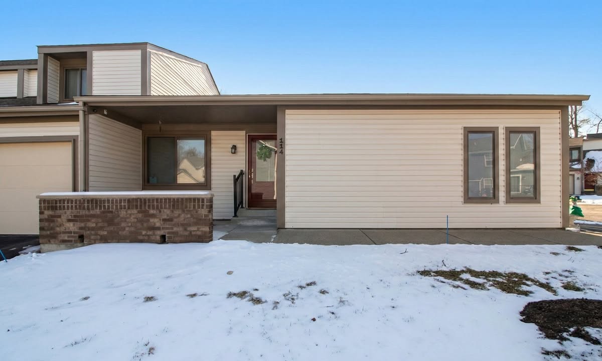 🏡 COMING SOON in the Village of Oxford!