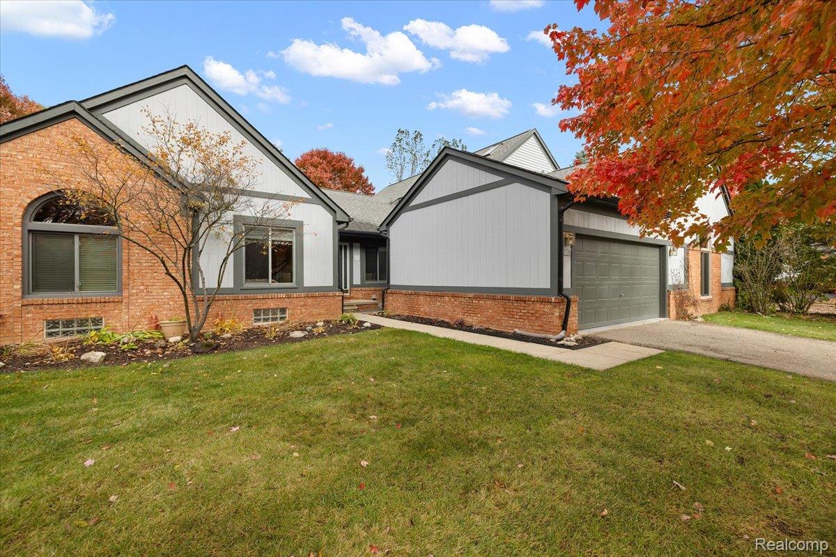 2710 Lochmoor Boulevard, Lake Orion Village, MI, 48360