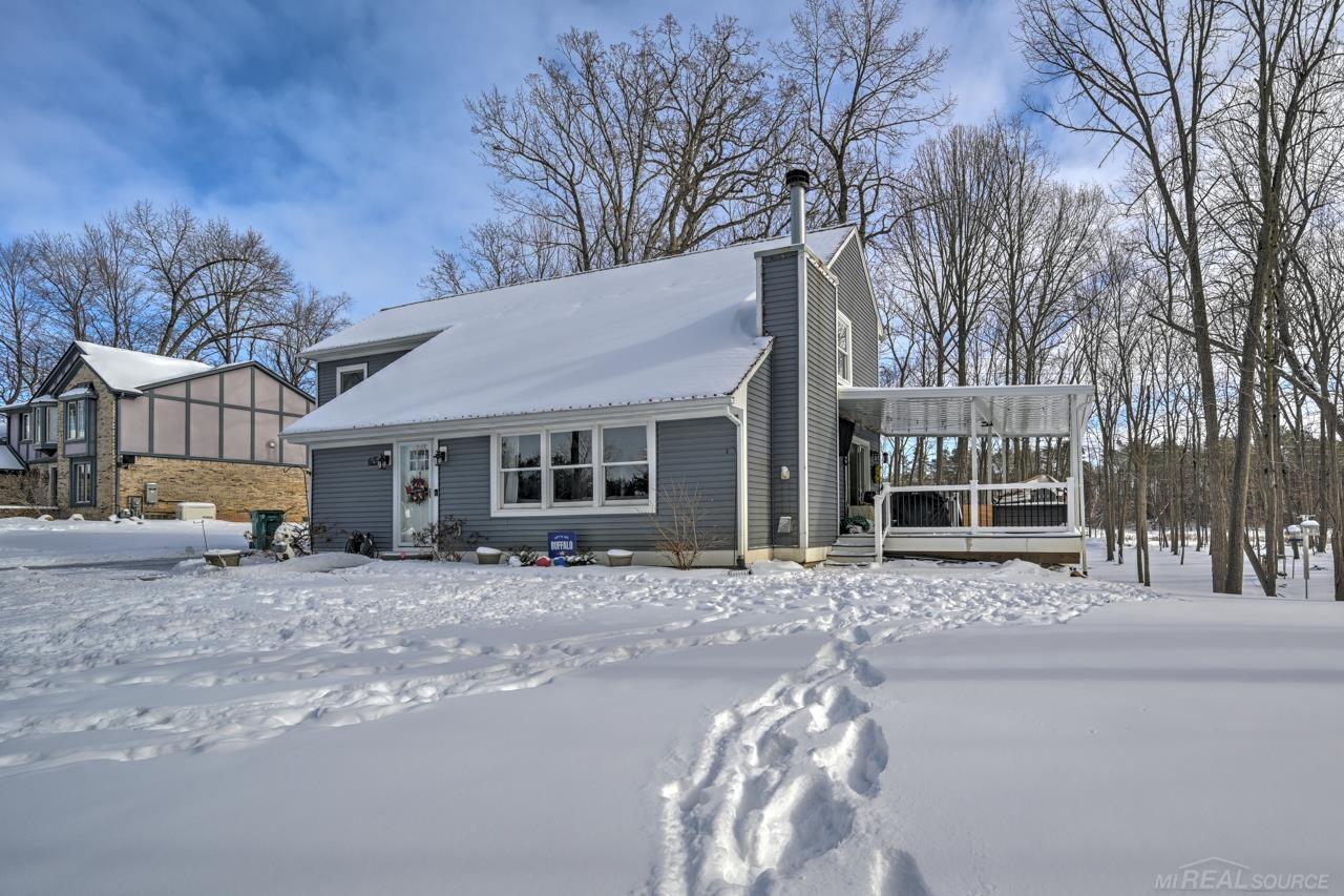 65 Woodside Lane, Oakland Twp, MI, 48360