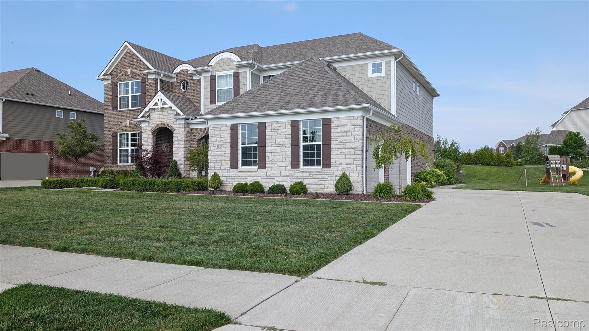 3558 Kingsdale Boulevard, Lake Orion Village, MI, 48360