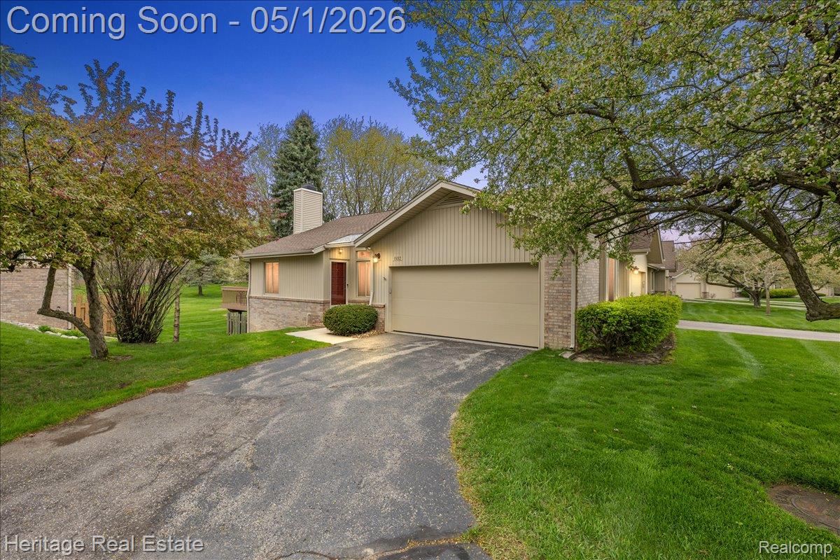 1932 Valley Lane, Orion Charter Township, MI, 48360