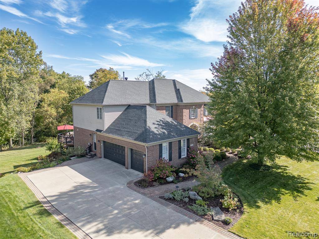 Homes for sale - 568 Berridge Circle, Lake Orion Vlg, MI 48360 