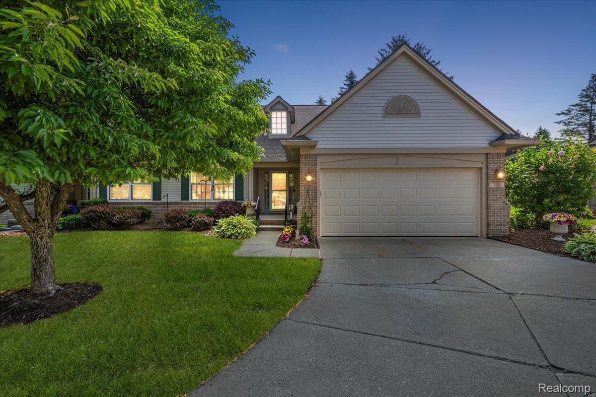 372 Four Seasons Drive, Lake Orion Village, MI, 48360