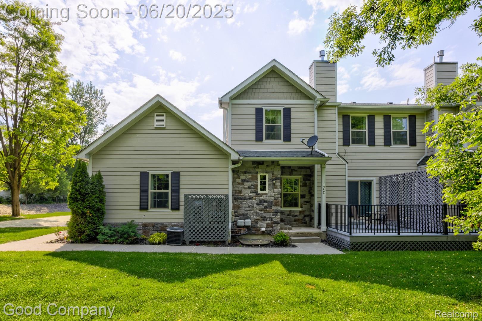 1724 Barrington Court, Lake Orion Village, MI, 48360