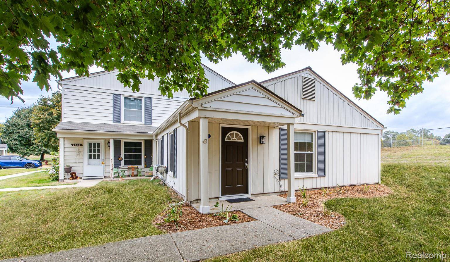 Homes for sale - 2621 Thornbrier CT, Lake Orion, MI 48360 