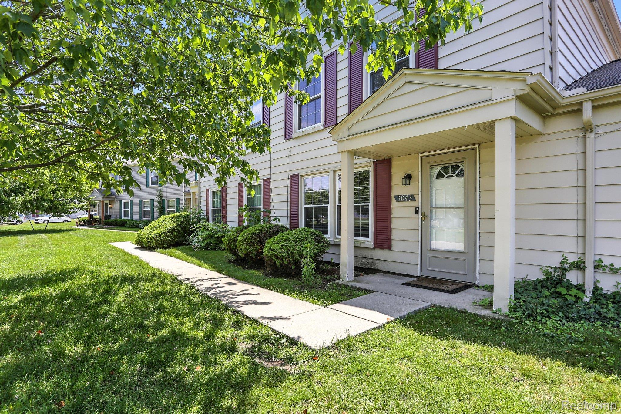 3043 Oakridge Court, Lake Orion Village, MI, 48360