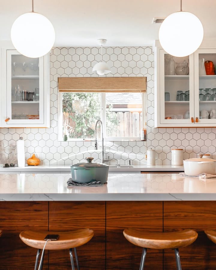 This honeycomb tile is often used in bathrooms