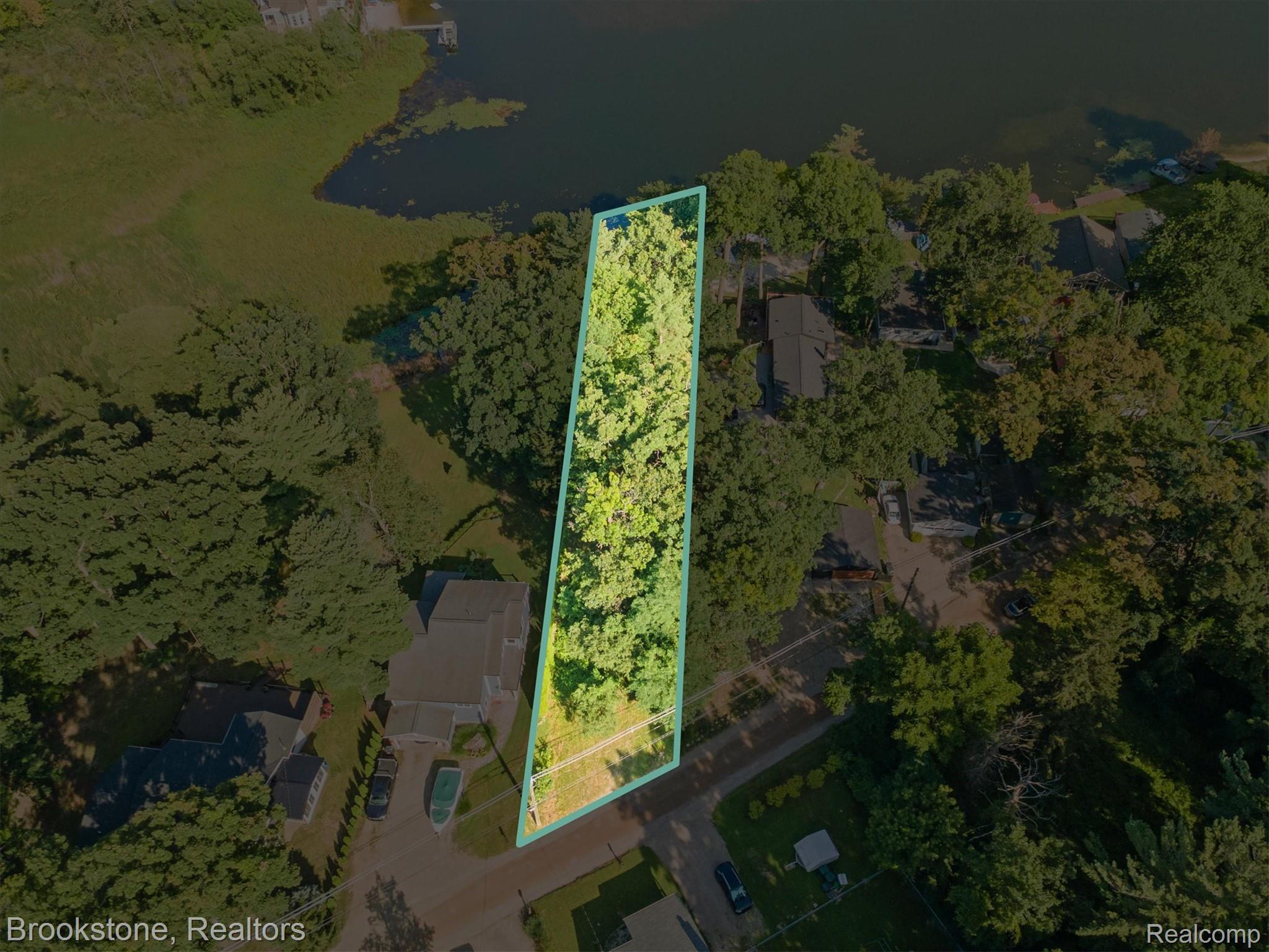 1075 Beach Drive, Orion Charter Township, MI, 48360